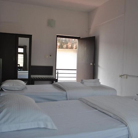 Daswal B&B Hotel 马迪凯里 外观 照片