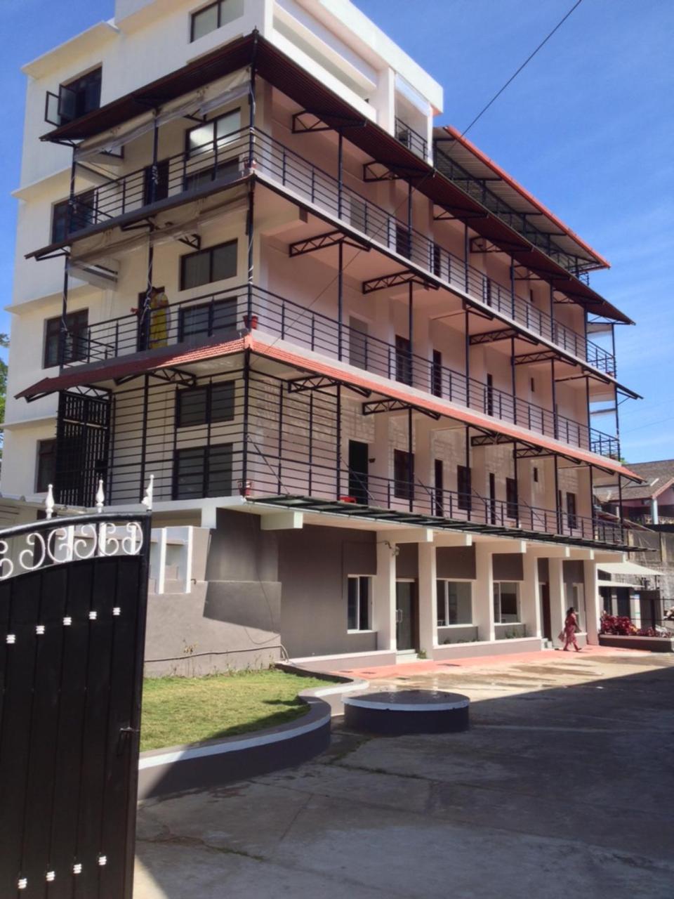 Daswal B&B Hotel 马迪凯里 外观 照片