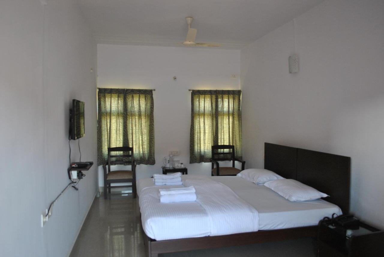 Daswal B&B Hotel 马迪凯里 外观 照片